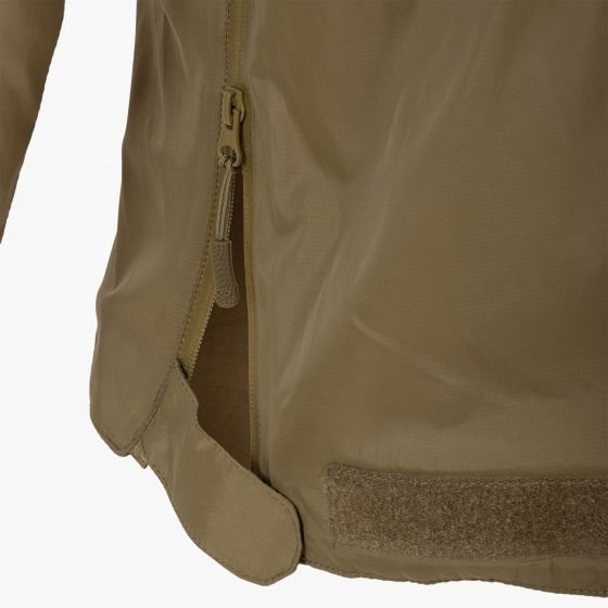 Anorak HALO verde, ligero y compacto, vista frontal