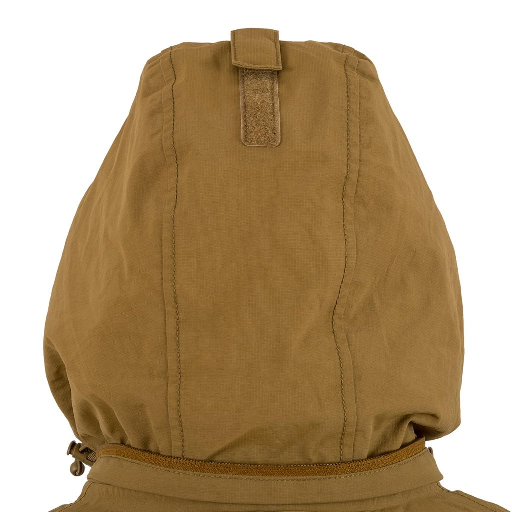Chaqueta STRYKER COYOTE TAN táctica con capucha guardada en cuello y cinco bolsillos