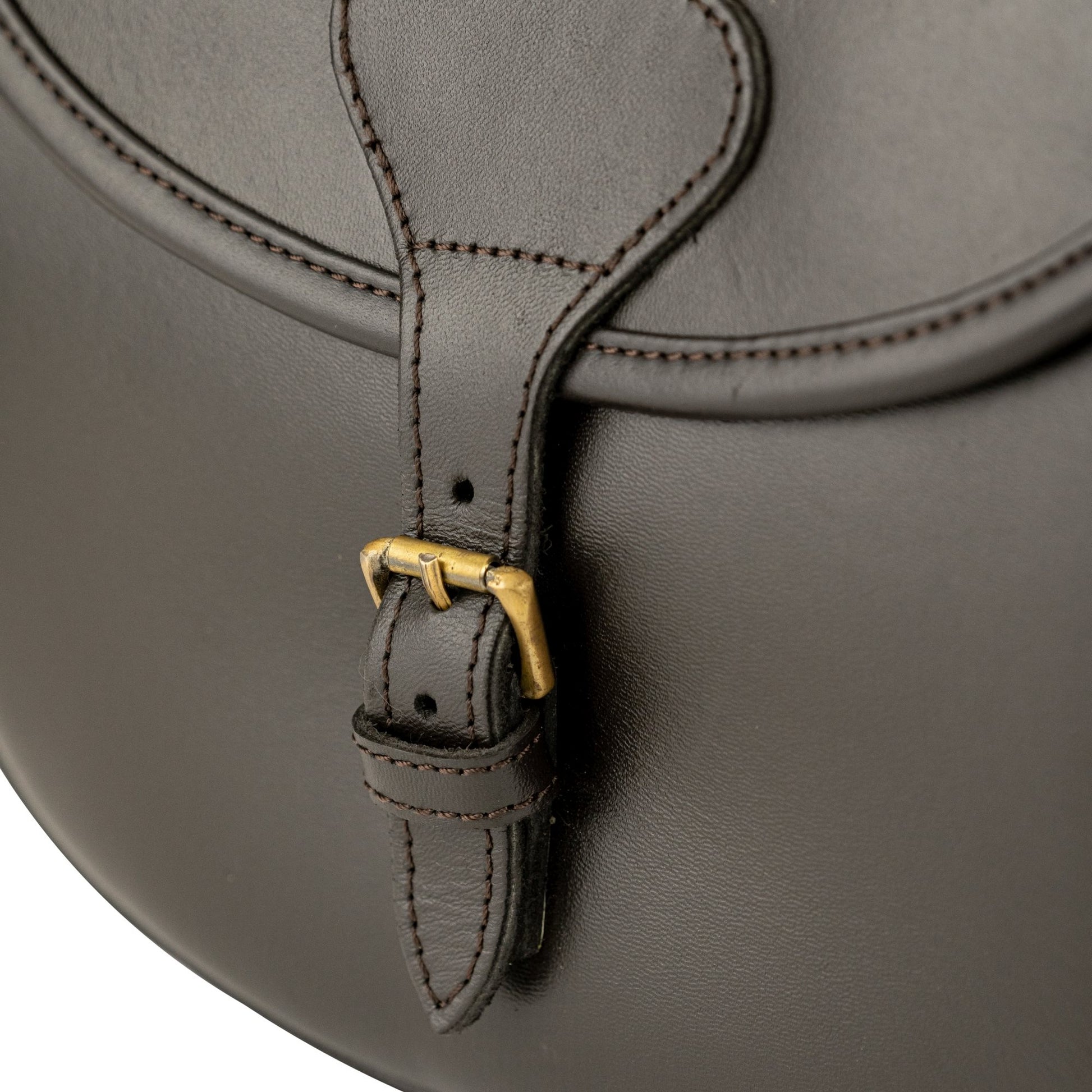 Bolso bandolera de cuero DARK BROWN para cartuchos con solapa y hebilla de latón