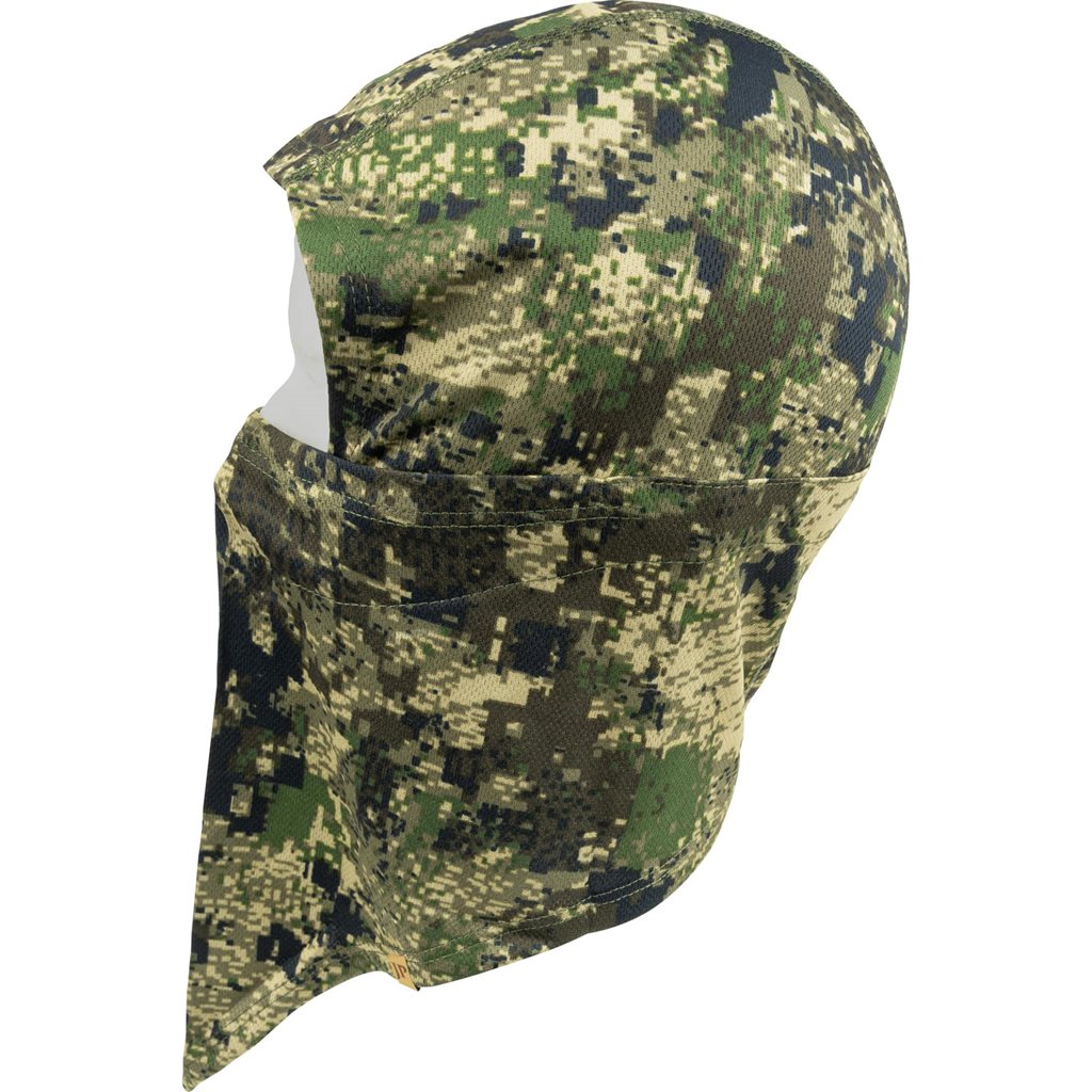 Pasamontañas STEALTH ligero con estampado distintivo.