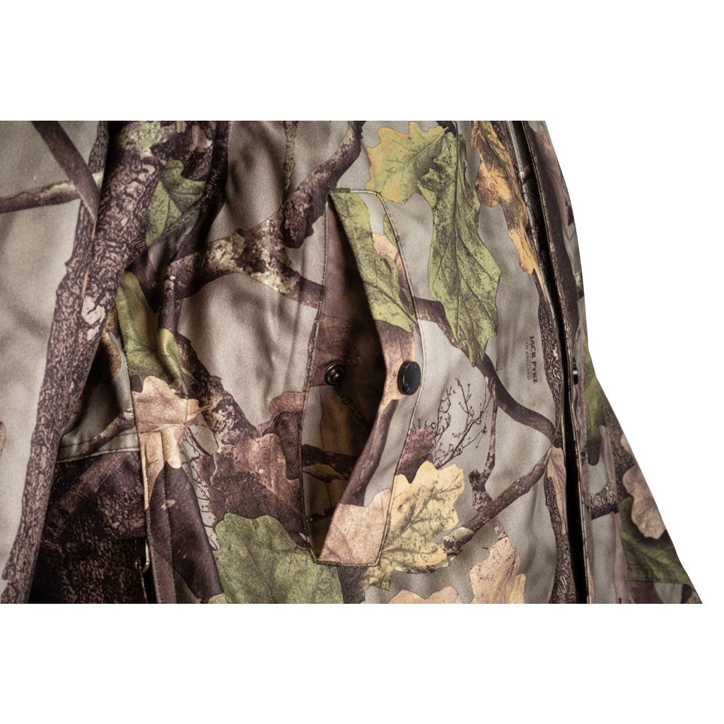 Chaqueta Hunter con membrana impermeable y transpirable en camuflaje, diseñada para caza y actividades outdoor.