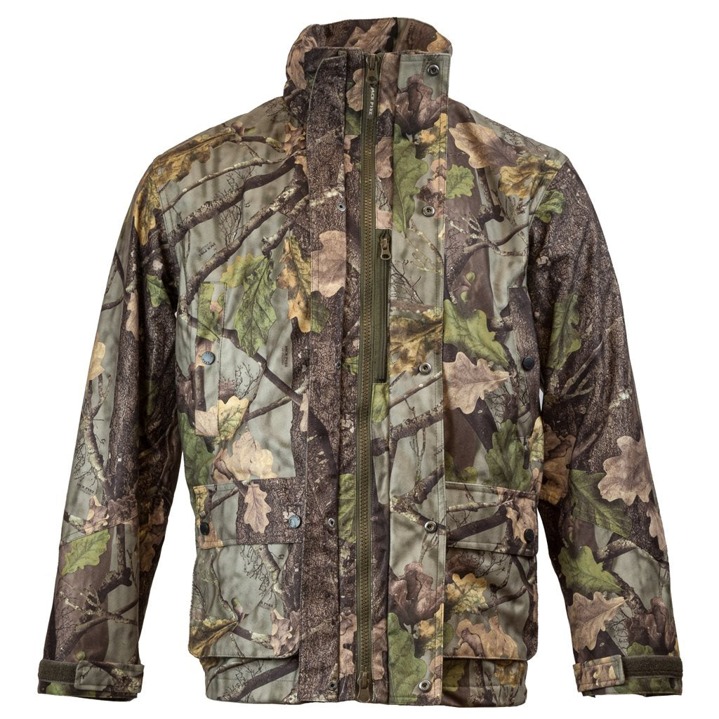 Chaqueta Hunter con membrana impermeable y transpirable en camuflaje, diseñada para caza y actividades outdoor.