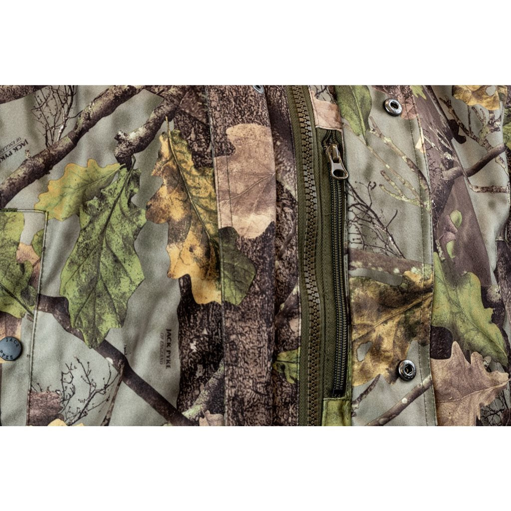 Chaqueta Hunter con membrana impermeable y transpirable en camuflaje, diseñada para caza y actividades outdoor.