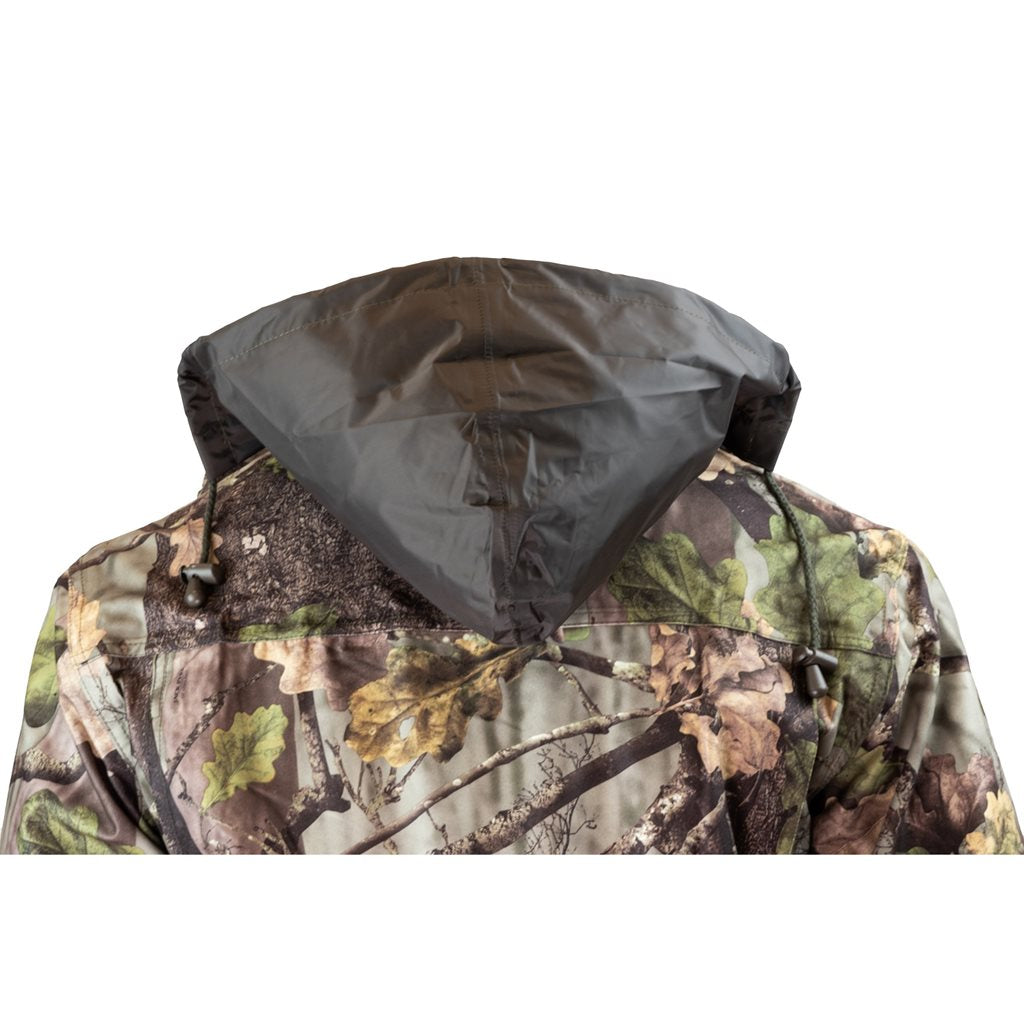 Chaqueta Hunter con membrana impermeable y transpirable en camuflaje, diseñada para caza y actividades outdoor.