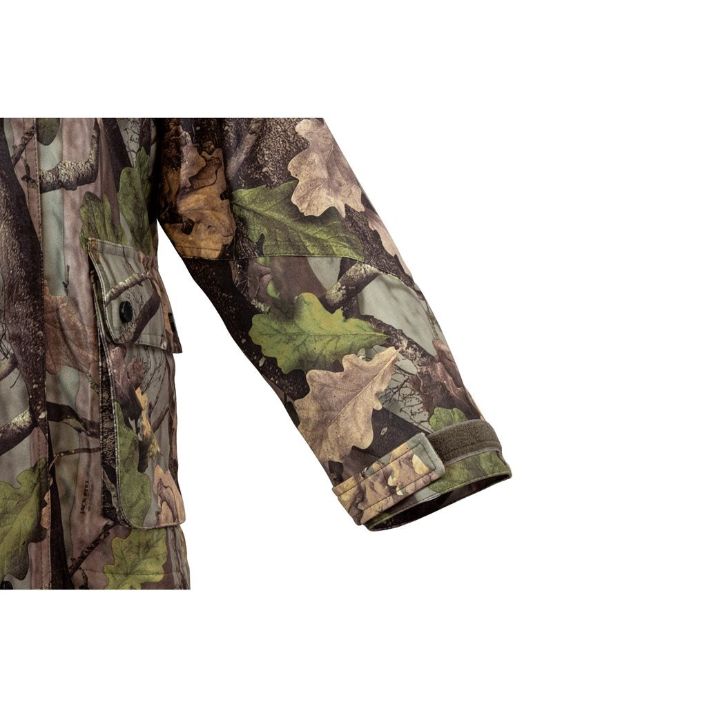 Chaqueta Hunter con membrana impermeable y transpirable en camuflaje, diseñada para caza y actividades outdoor.