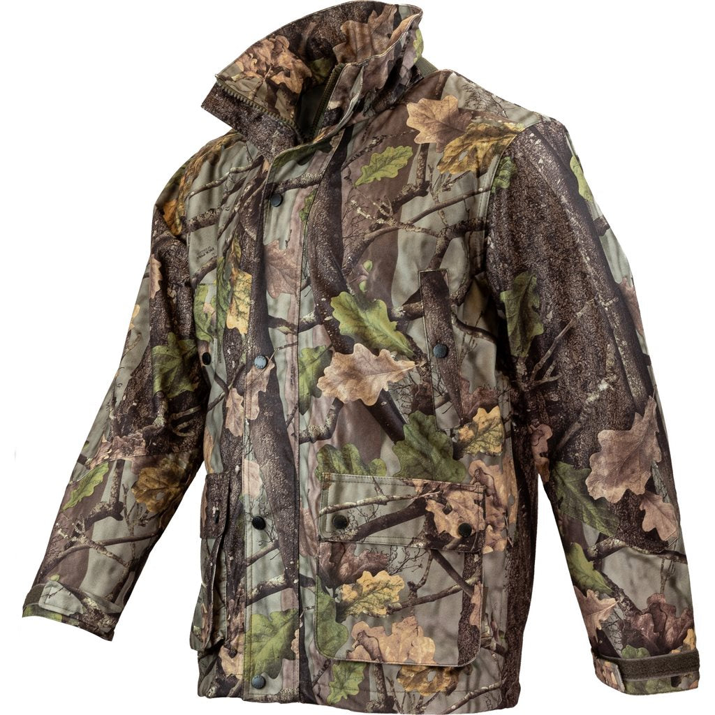Chaqueta Hunter con membrana impermeable y transpirable en camuflaje, diseñada para caza y actividades outdoor.