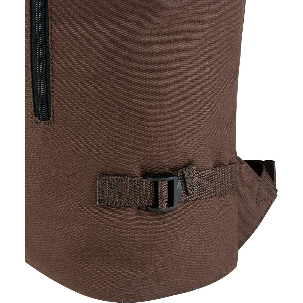 Mochila Fold Top de lona marrón con cierre superior plegable, vista frontal