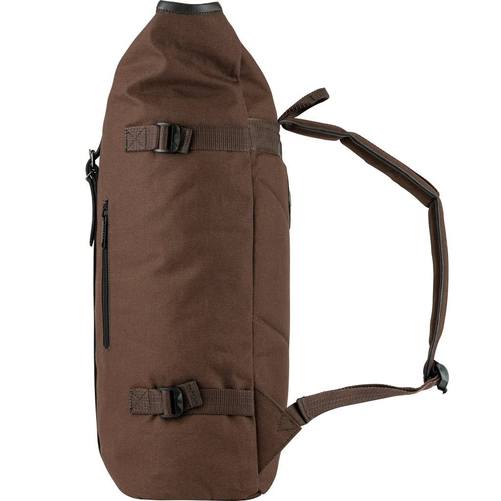 Mochila Fold Top de lona marrón con cierre superior plegable, vista frontal