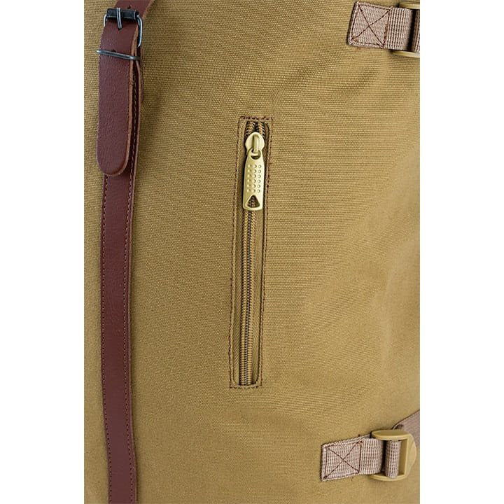 Mochila Fold Top de lona marrón con cierre superior plegable, vista frontal