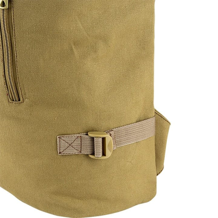 Mochila Fold Top de lona marrón con cierre superior plegable, vista frontal