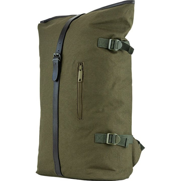 Mochila Fold Top de lona marrón con cierre superior plegable, vista frontal