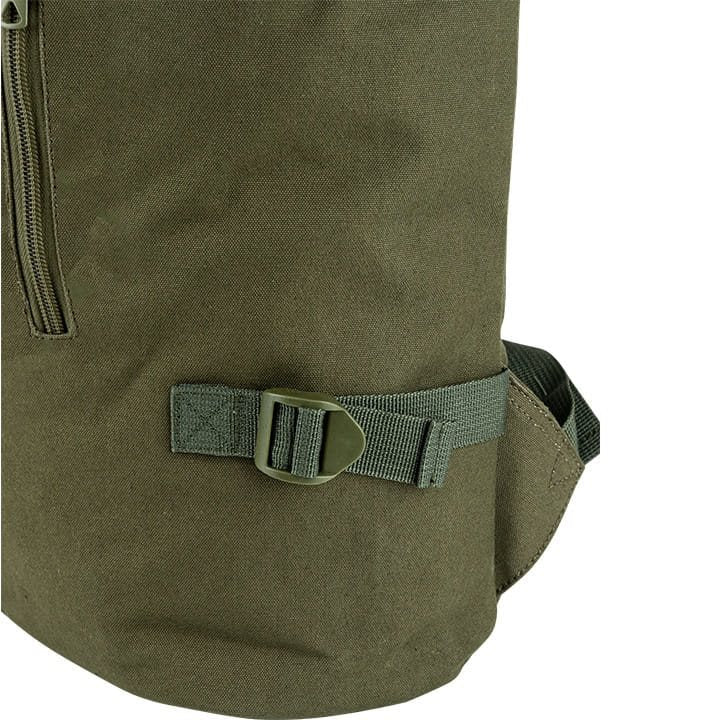 Mochila Fold Top de lona marrón con cierre superior plegable, vista frontal