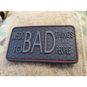Parche plástico negro 'We do bad things to bad people', 7,5 x 4,2 cm, velcro