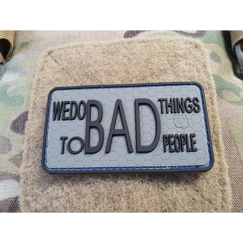 Parche plástico 'We do bad things to bad people' BLACK OPS negro, reverso con velcro (JTG-BAD)