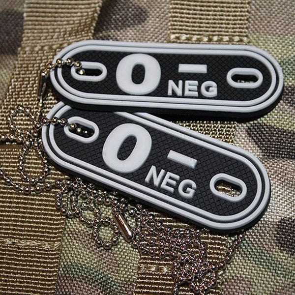 Placas identificativas negras 0 NEG de plástico, dos en cadena, 7 x 2,5 cm