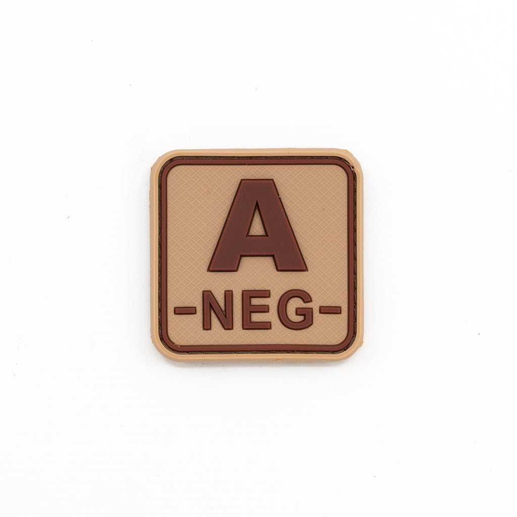Parche de plástico con indicación del grupo sanguíneo 0 NEG, aprox. 5 x 2,5 cm, reverso con velcro