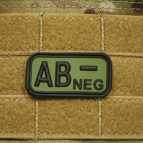 Parche de plástico con indicación del grupo sanguíneo 0 NEG, aprox. 5 x 2,5 cm, reverso con velcro