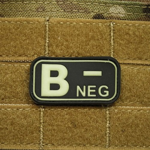 Parche de plástico con indicación del grupo sanguíneo 0 NEG, aprox. 5 x 2,5 cm, reverso con velcro