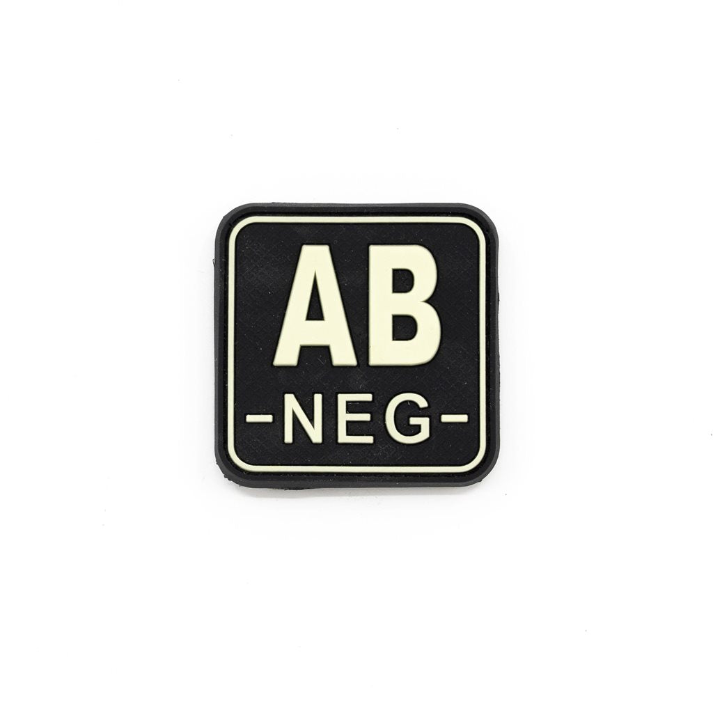Parche de plástico con indicación del grupo sanguíneo 0 NEG, aprox. 5 x 2,5 cm, reverso con velcro