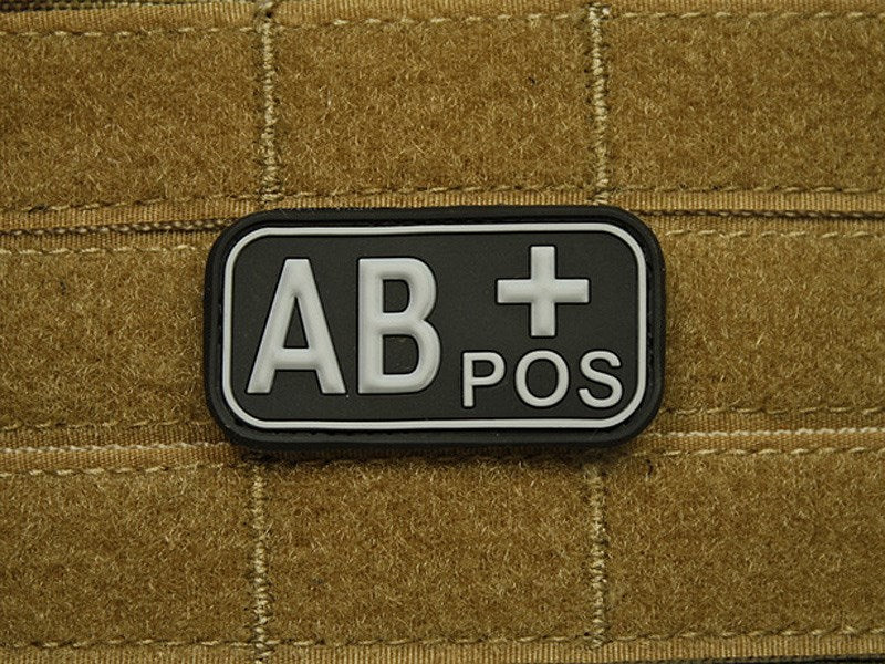 Parche PVC negro con velcro - grupo sanguíneo AB positivo (SWAT)