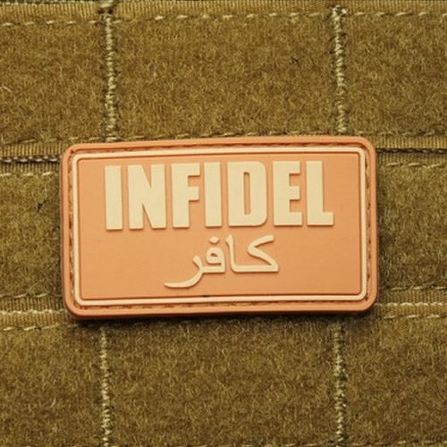 Parche plástico INFIDEL DESERT para panel velcro, aprox. 5 x 3 cm