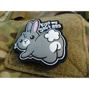 Parche PVC 'Kiss My Soft Ass' con conejo mostrando el trasero, para velcro, 7,6 x 7,1 cm