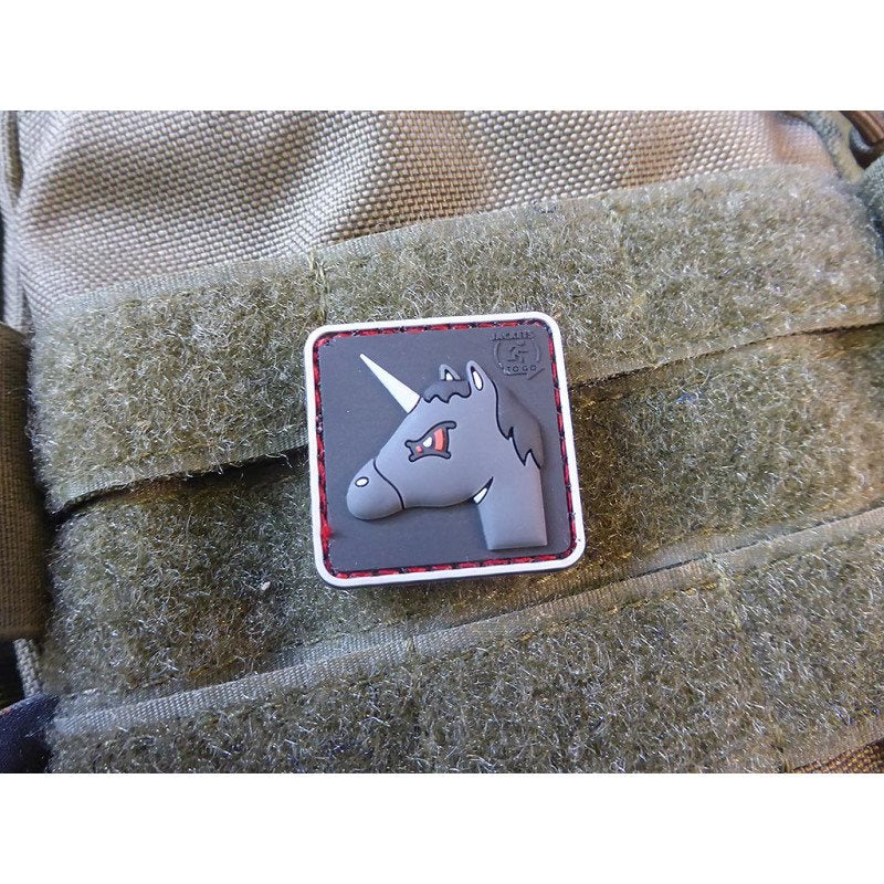 Parche Velcro plástico unicornio enfadado 3x3 cm