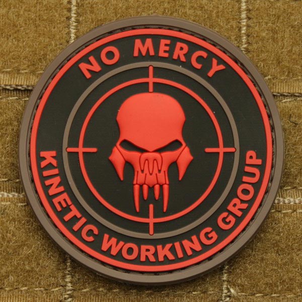 Parche PVC NO MERCY - KINETIC GROUP negro y rojo, aprox. 6 cm, respaldo con velcro