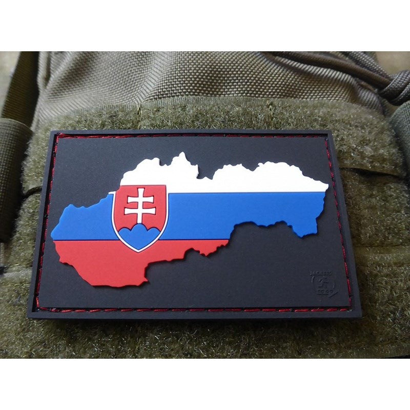 Parche PVC velcro 80x50 mm mapa de Eslovaquia con colores de la bandera y escudo sobre fondo negro