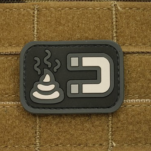 Parche de plástico 'Shit Magnet' DESERT, aprox. 5 x 3,5 cm, con velcro en el reverso