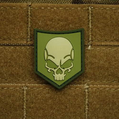 Parche plástico SOF SKULL Multicam, calavera 3,5 x 4,5 cm con velcro