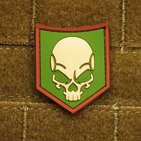 Parche plástico SOF SKULL Multicam, calavera 3,5 x 4,5 cm con velcro