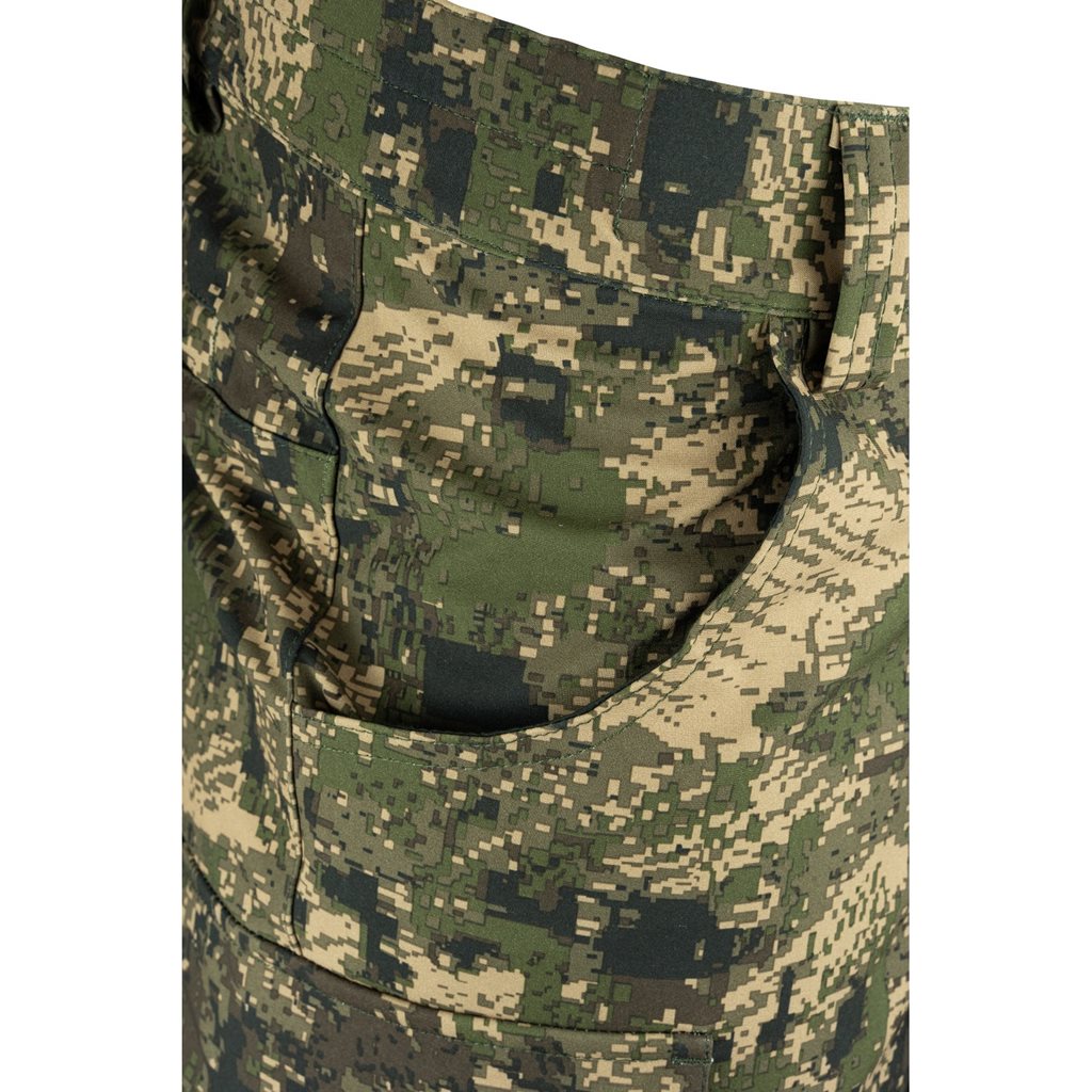 Pantalones softshell en camuflaje DIGICAM, rodillas verdes y seis bolsillos