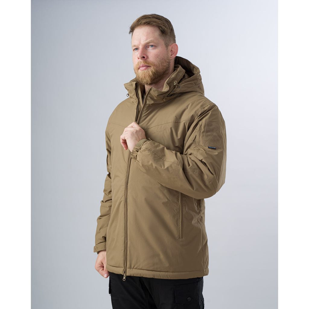 Chaqueta Logan Level 7 Extreme Coyote en color coyote, vista frontal