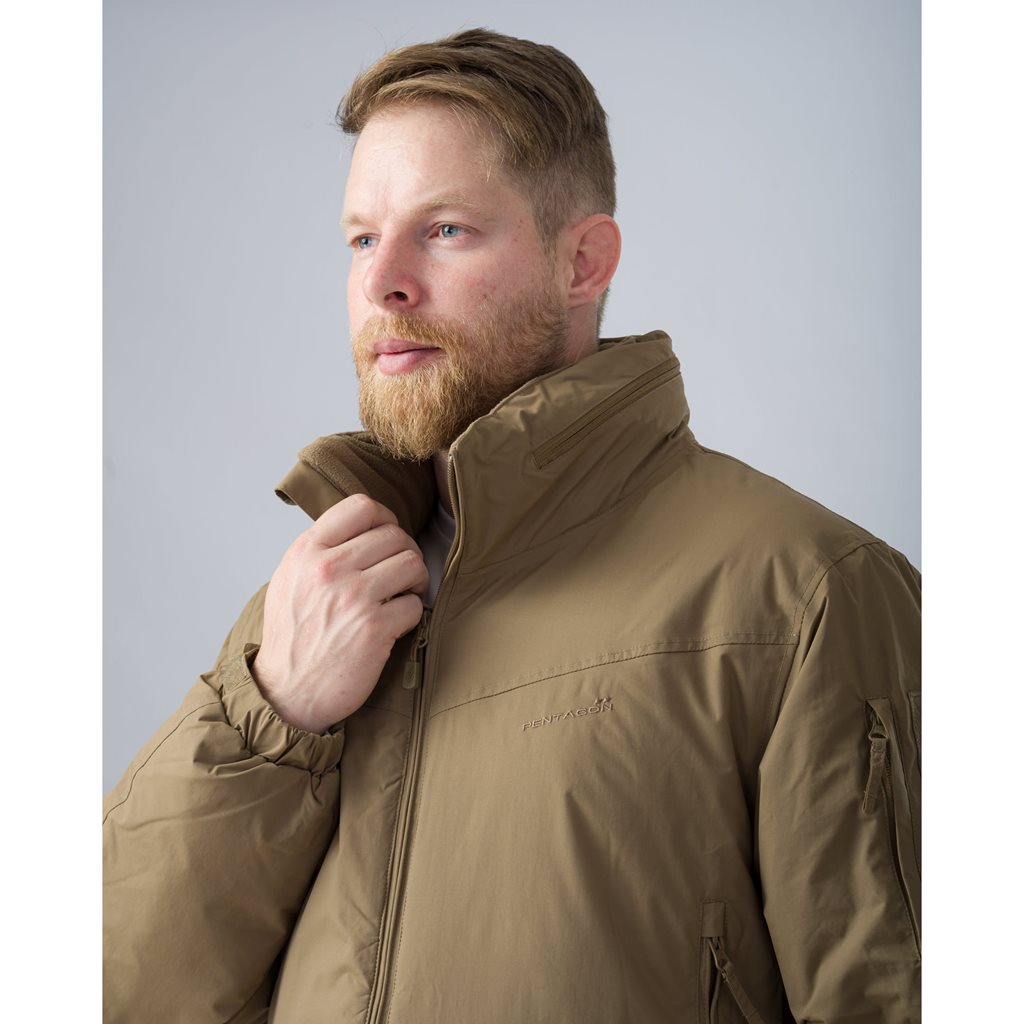 Chaqueta Logan Level 7 Extreme Coyote en color coyote, vista frontal