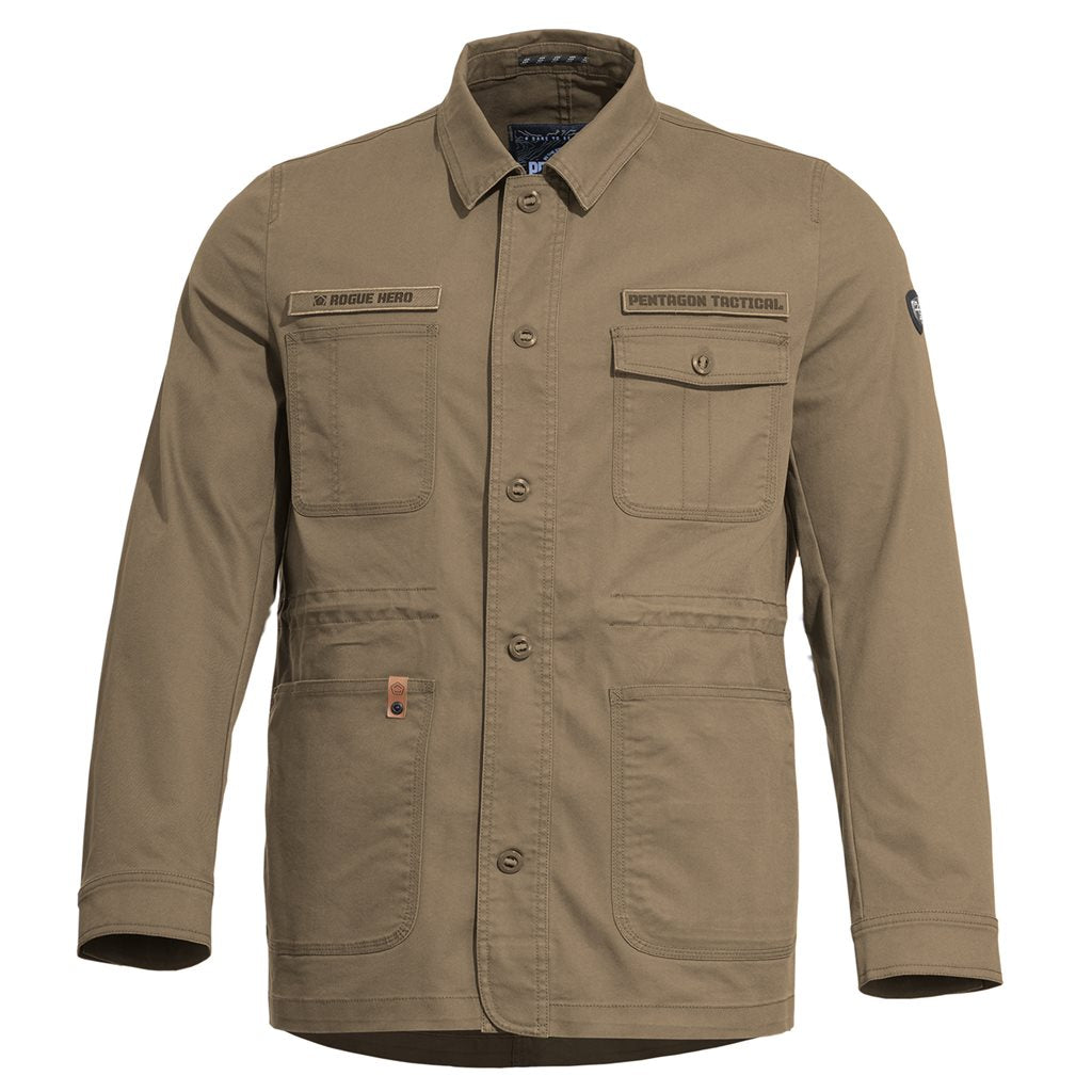 Chaqueta ROGUE HERO FIELD COYOTE color coyote, tejido twill ligeramente lavado, bajo perfil y múltiples bolsillos