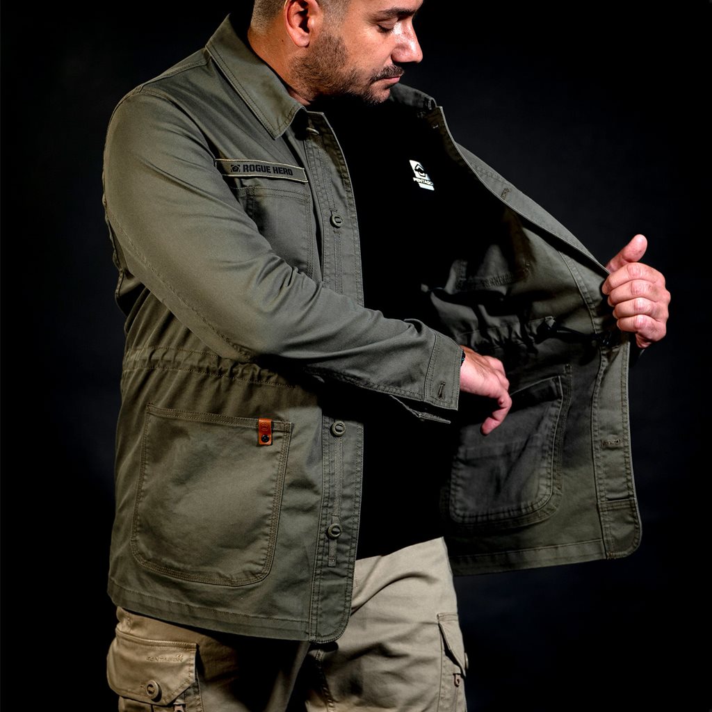 Imagen de la Chaqueta Rogue Hero Field en tejido twill con varios bolsillos