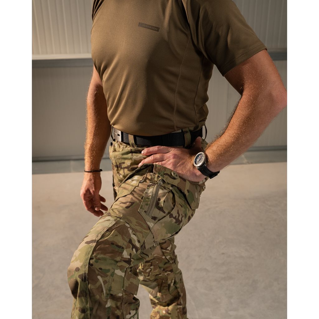 Pantalones tácticos WOLF de PENTAGON TACTICAL, material stretch resistente con acabado Teflon
