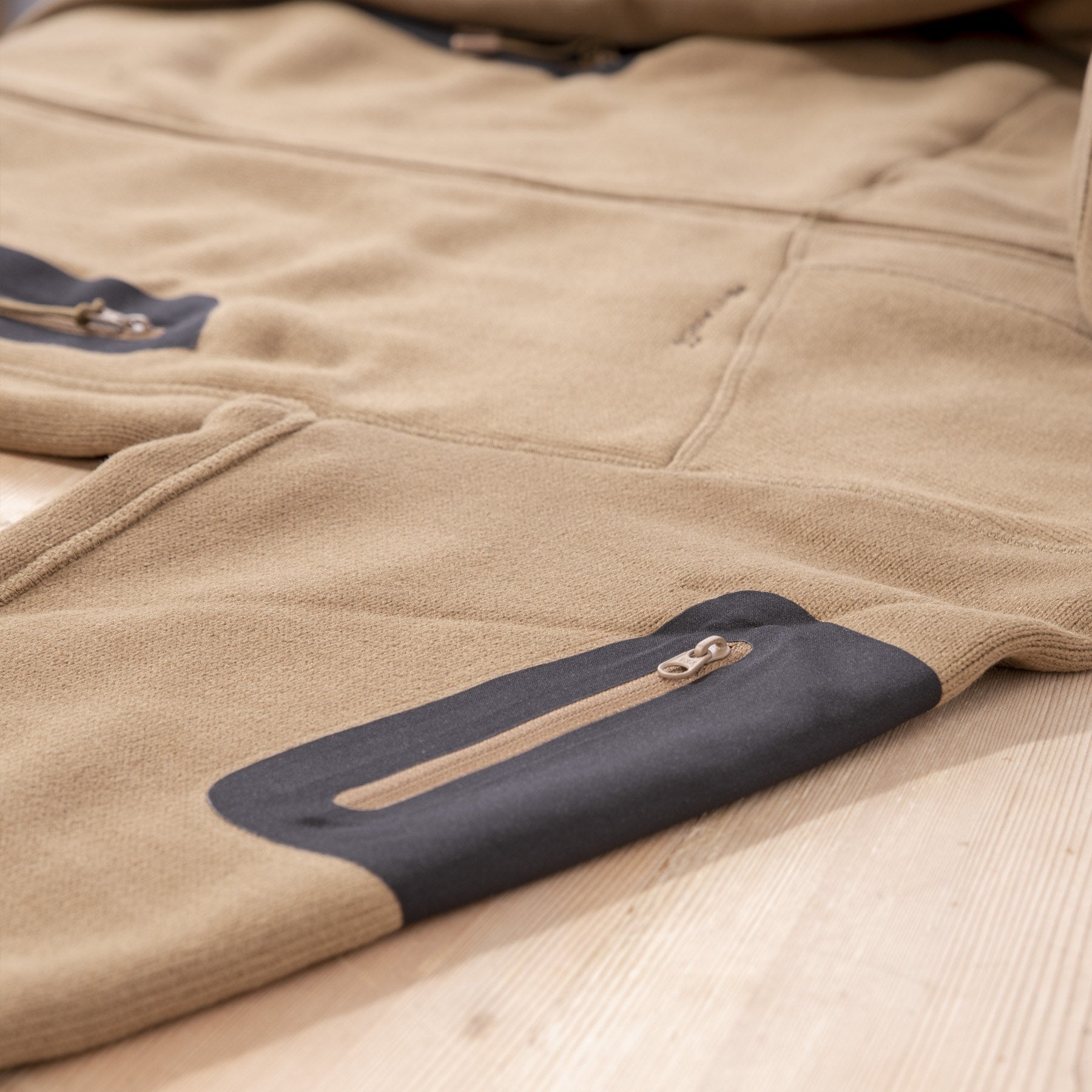 Chaqueta fleece Pentagon Falcon Pro Polartec® color coyote con capucha y 3 bolsillos