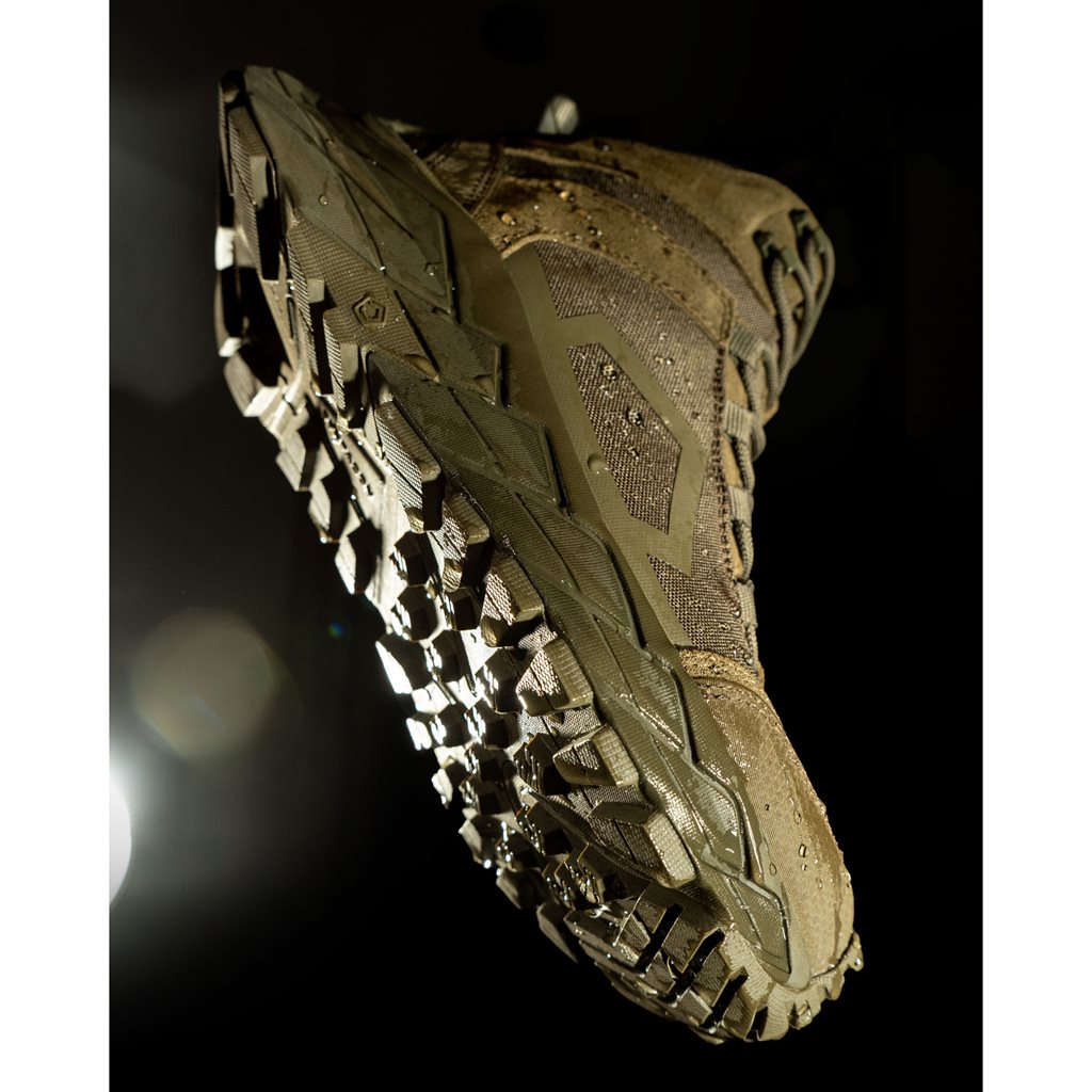 Botas GRAVITY TREKKING 6 WP color coyote, diseño trekking con cordones