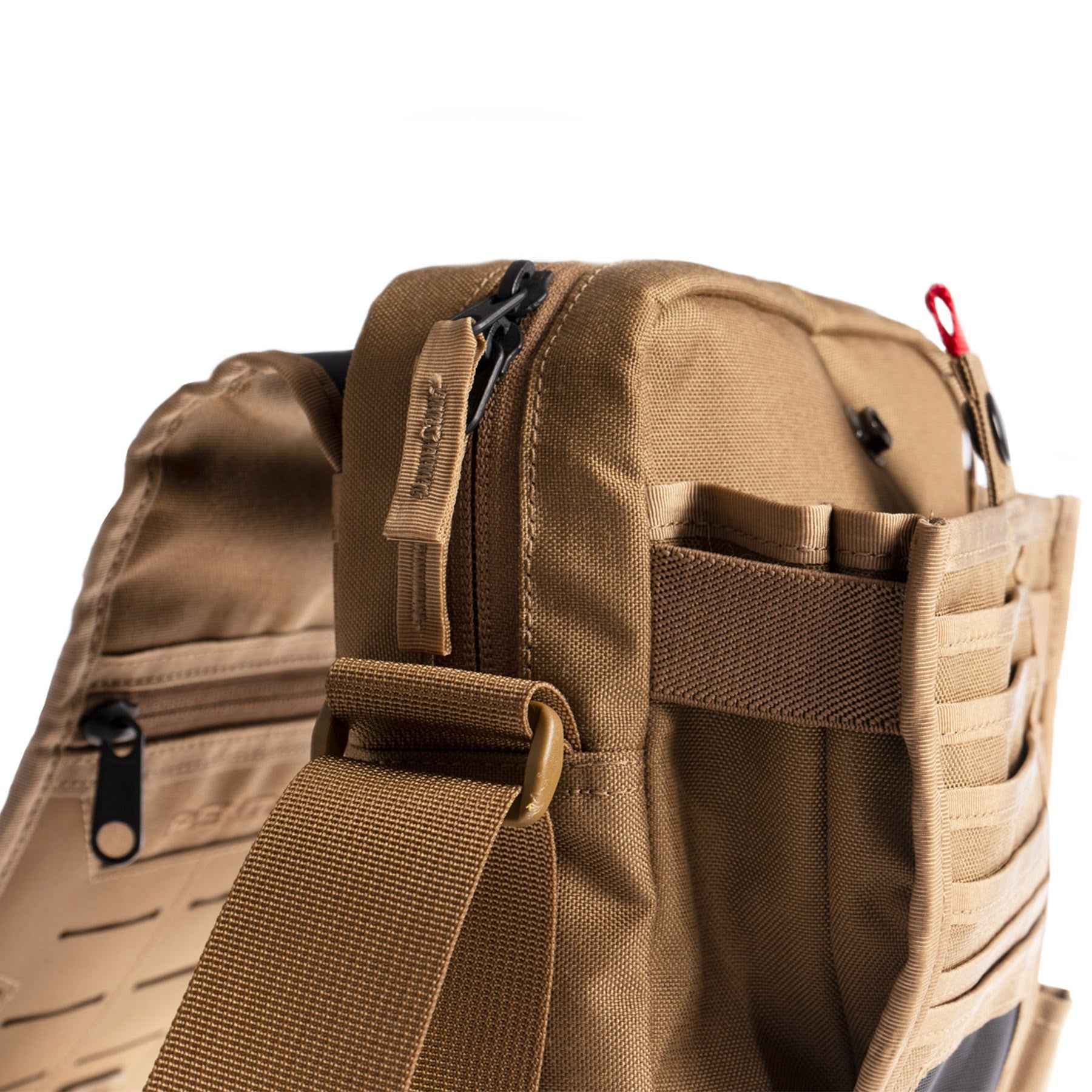 Bolsa messenger táctica PENTAGON negra en poliéster 640D con compartimento acolchado y organizador