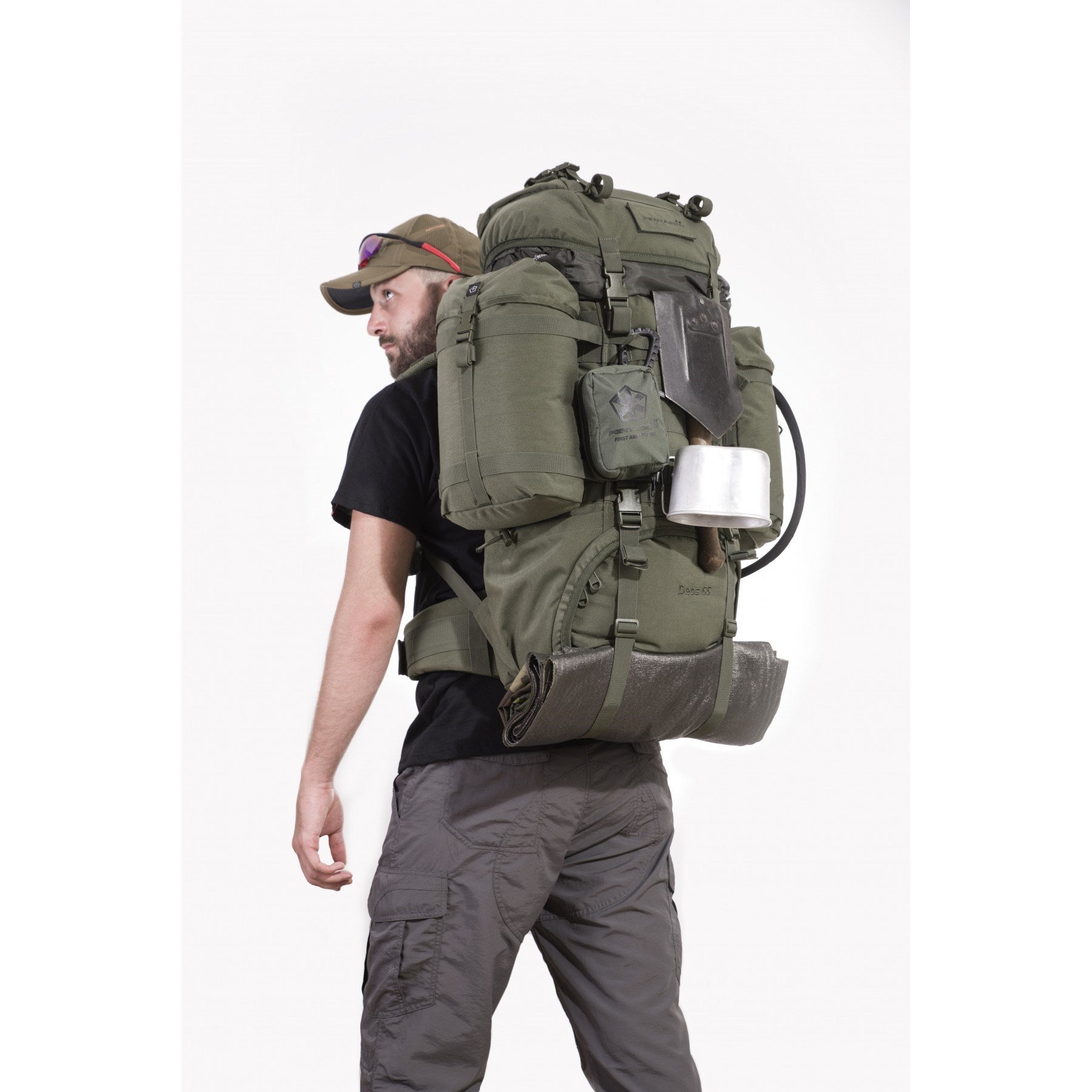 Mochila DEOS 65 L negra con bolsillos laterales desmontables y sistema MOLLE/PALS