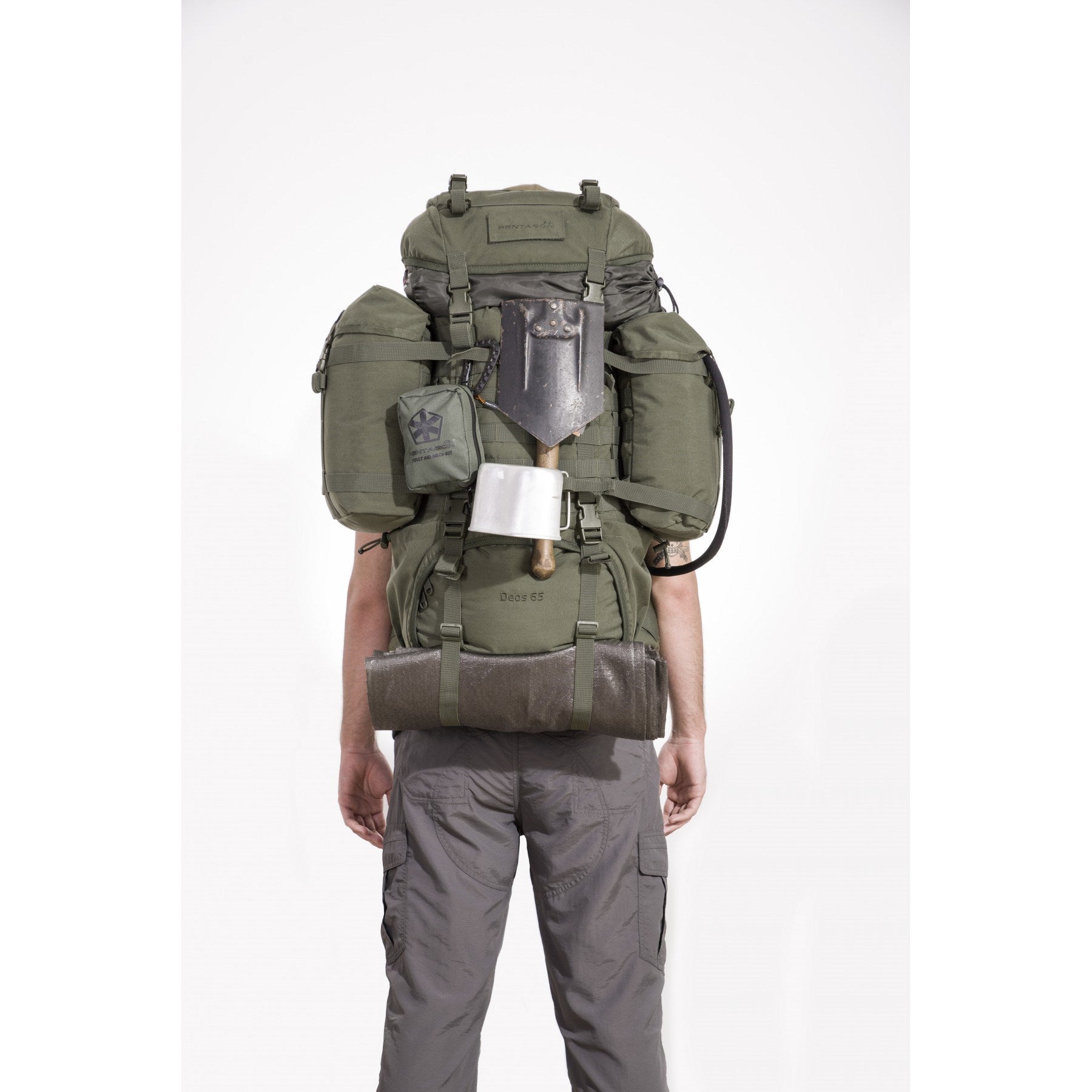 Mochila DEOS 65 L negra con bolsillos laterales desmontables y sistema MOLLE/PALS