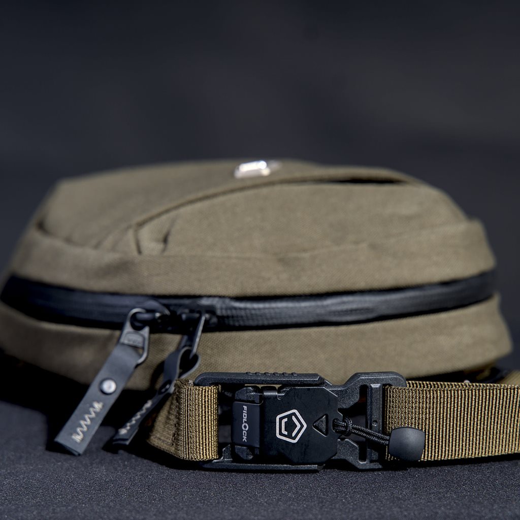 Bolsa bandolera CONSUL Vertical Sling negra, impermeable, forro polar y acolchada para equipo sensible
