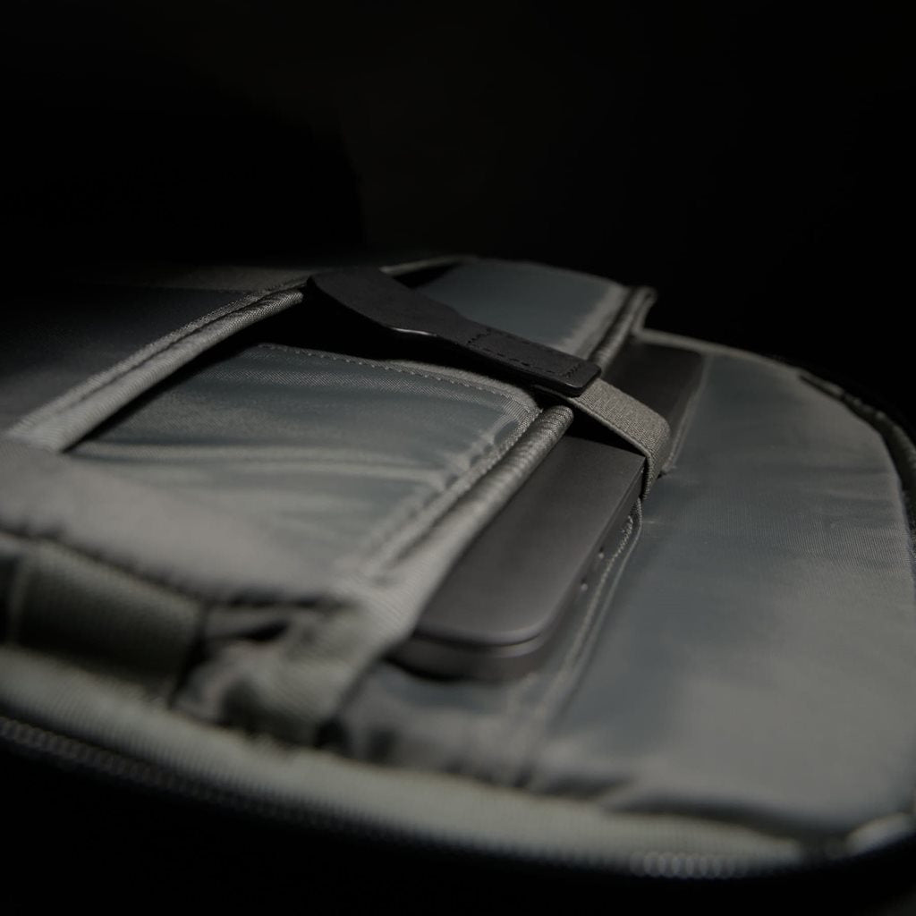 Mochila CONSUL 27 L negra con 500D Cordura y refuerzos de nylon balístico