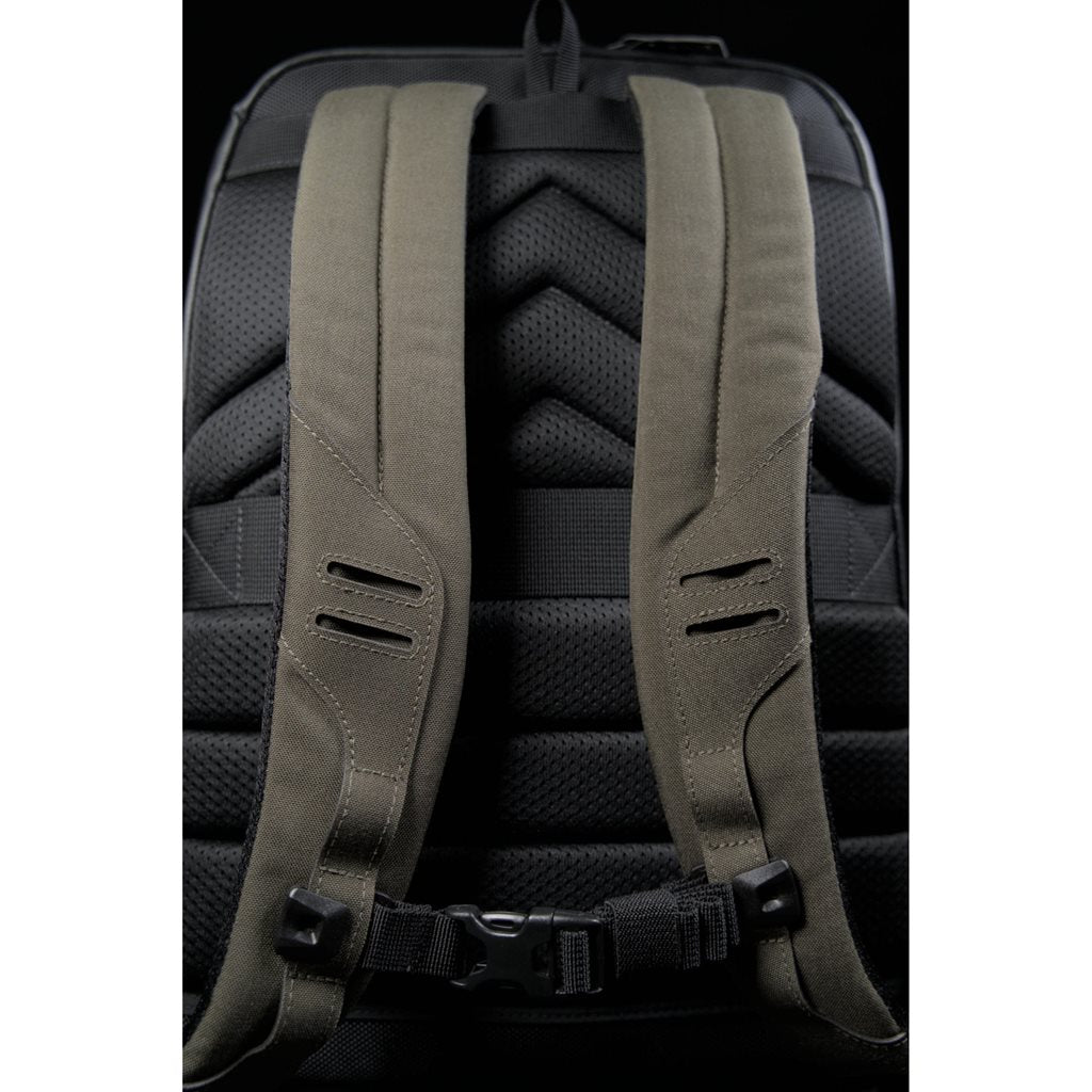 Mochila CONSUL 27 L negra con 500D Cordura y refuerzos de nylon balístico