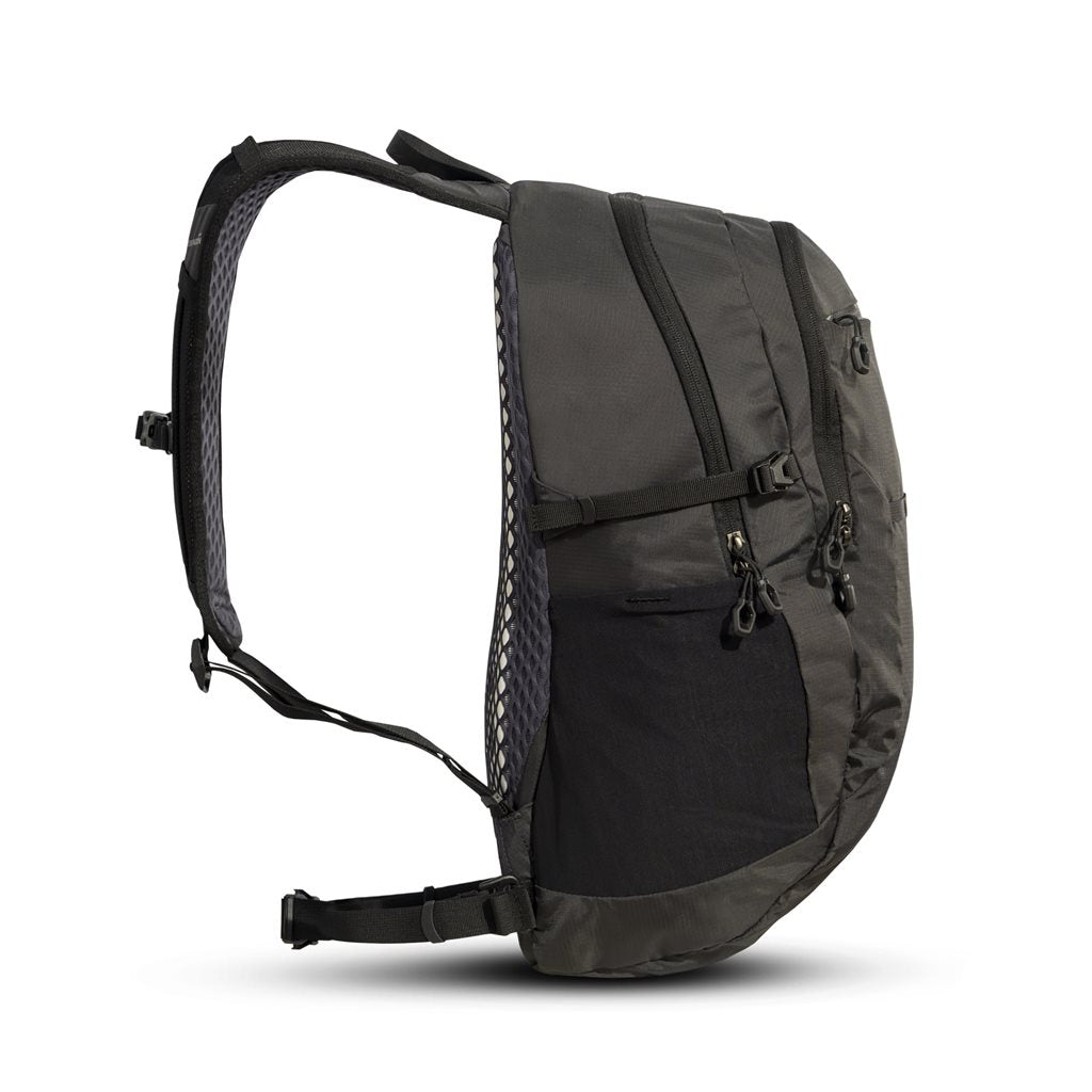 Mochila MINOR 20 l negra - senderismo, ligera y resistente, material reciclado certificado Bluesign