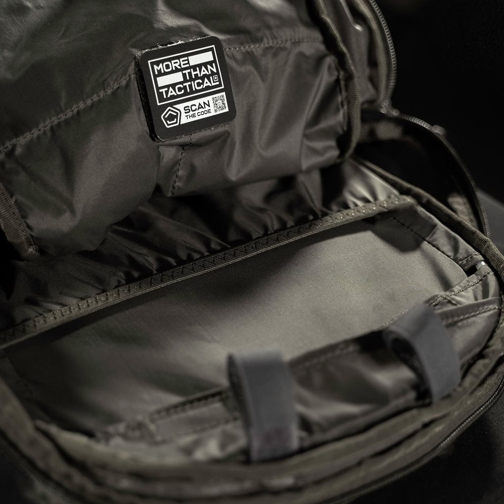 Mochila MINOR 20 l negra - senderismo, ligera y resistente, material reciclado certificado Bluesign
