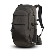 Mochila MINOR 28 L negra, ligera y resistente, material reciclado certificado Blue Sign, sin PFC