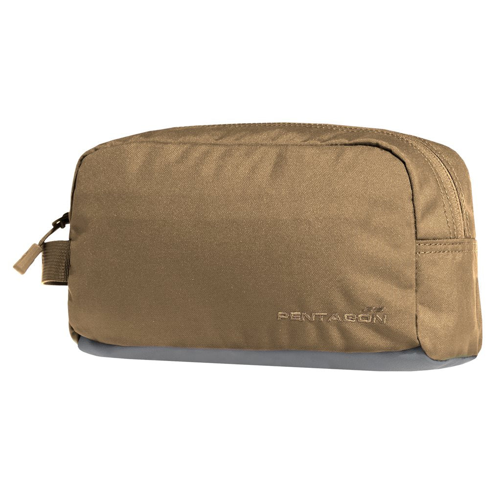 Neceser RAW TRAVEL negro de PENTAGON TACTICAL, bolsa de aseo en poliéster 600D con cierre YKK y bolsillos de malla